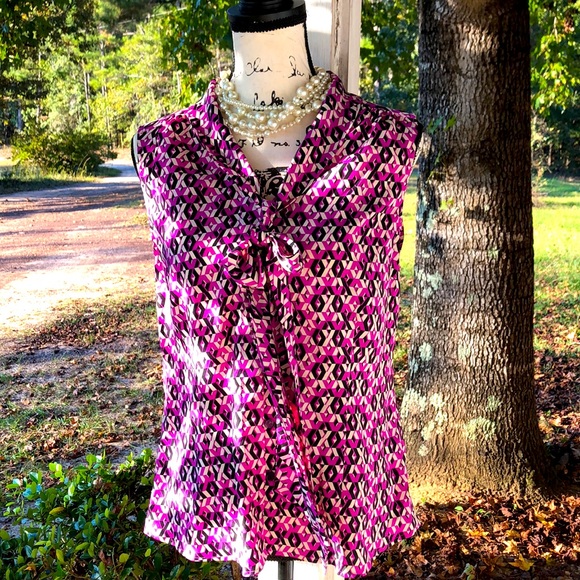 🌷Blouse by Tahari 🌷 - Picture 3 of 9